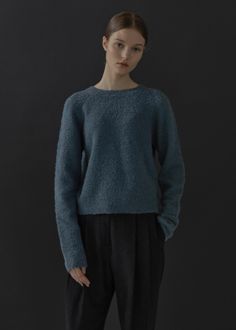 블루브릭,Wool boucle crop knit (river blue)