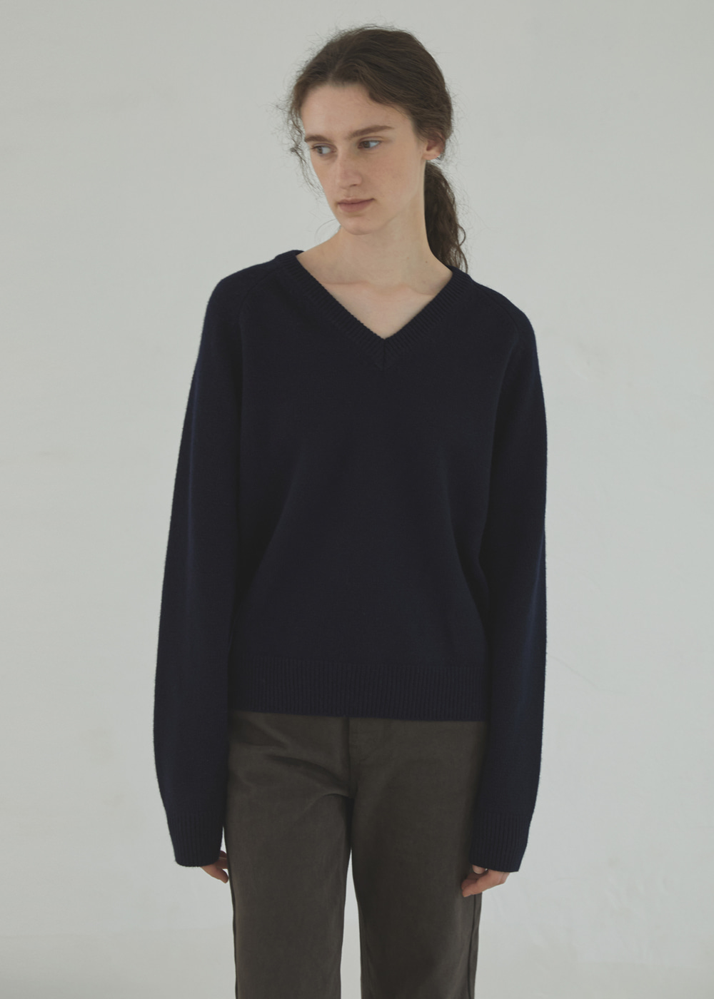 블루브릭,V-neck pullover knit (dark navy)
