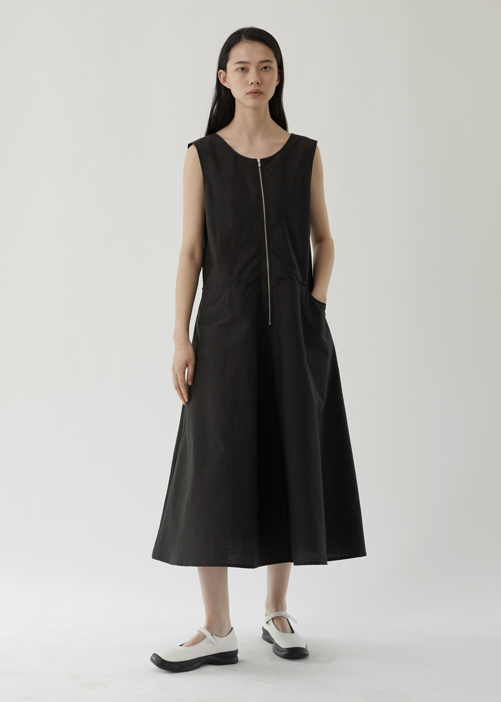 블루브릭,Low-rise zipper dress (black)