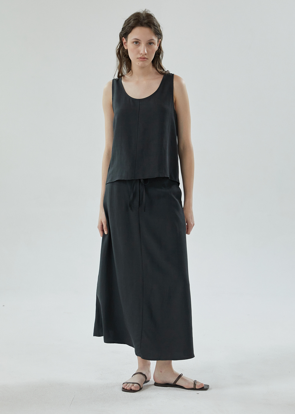 블루브릭,Viscose string skirt (charcoal)