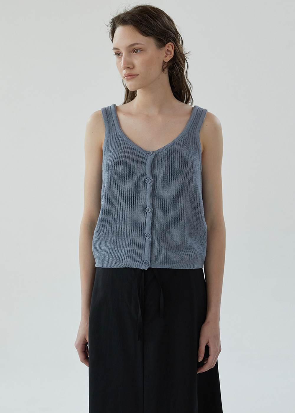 블루브릭,Button sleeveless knit (sky blue)