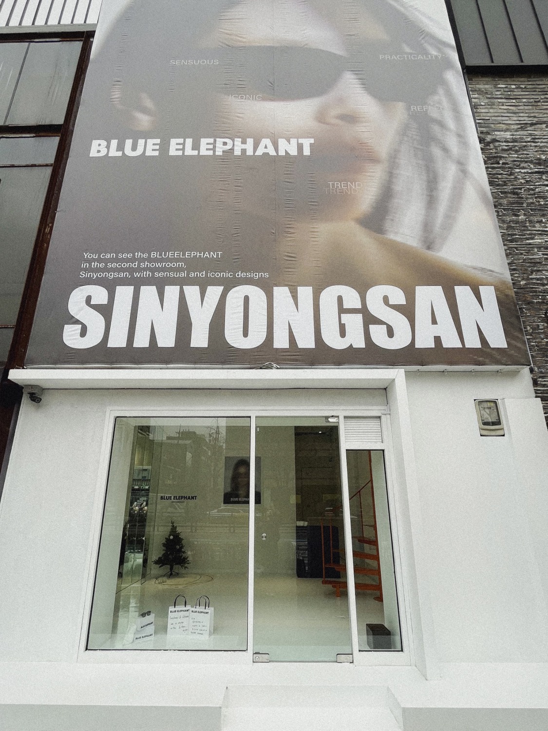 SINYONGSAN SHOWROOM