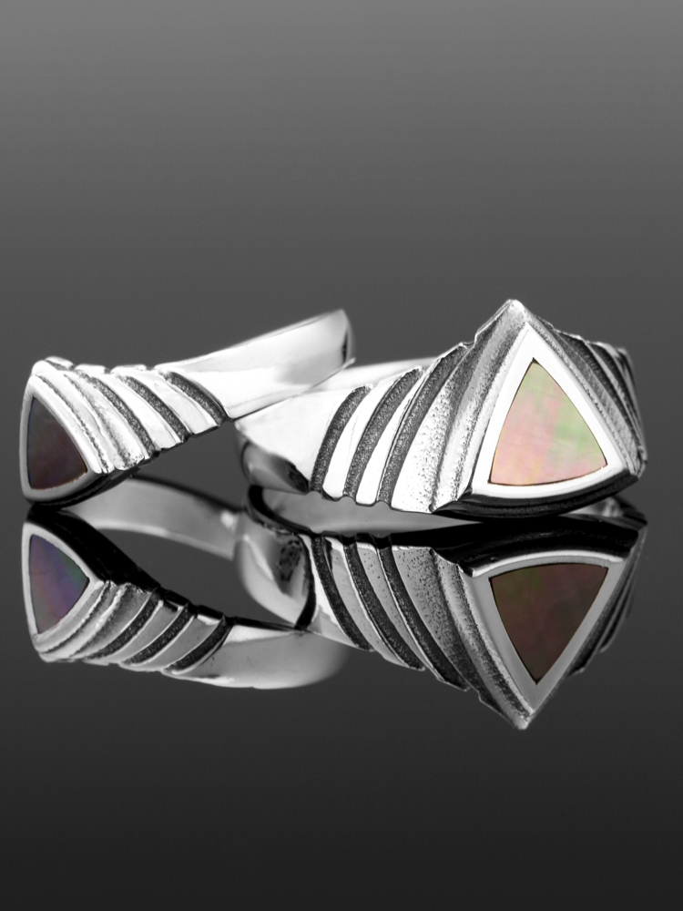 TRIANGLE ABALONE RING