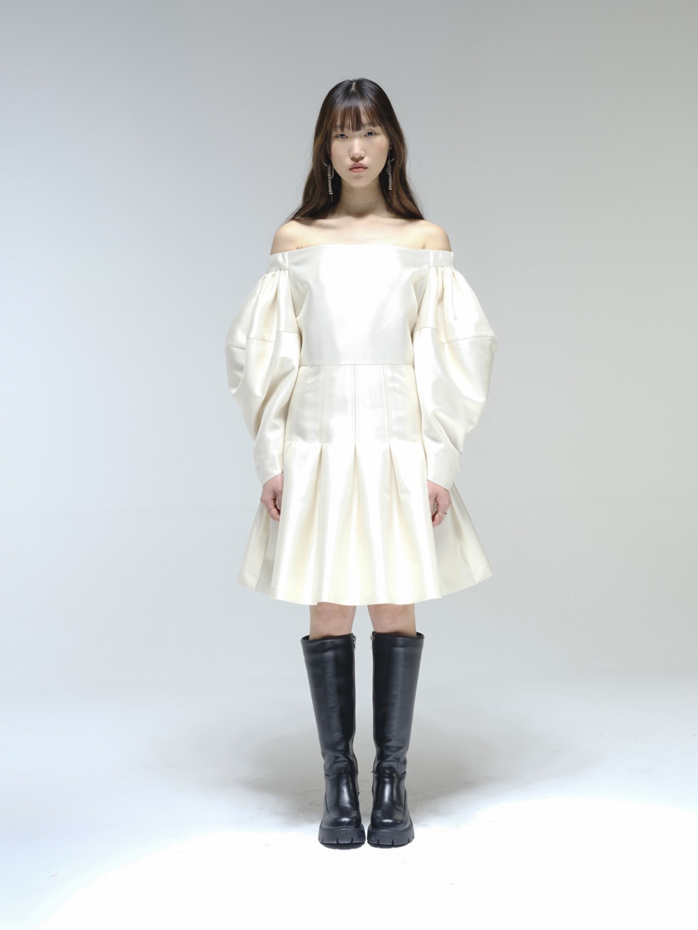 Off shoulder puff sleeves wool-silk dress in ivory