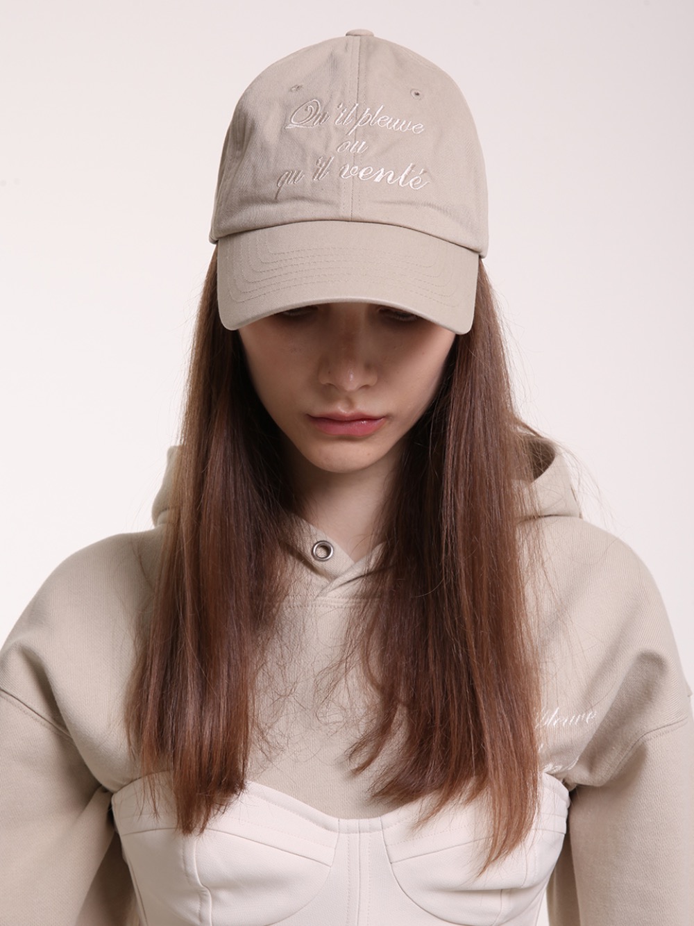 Embroidered beige ball cap