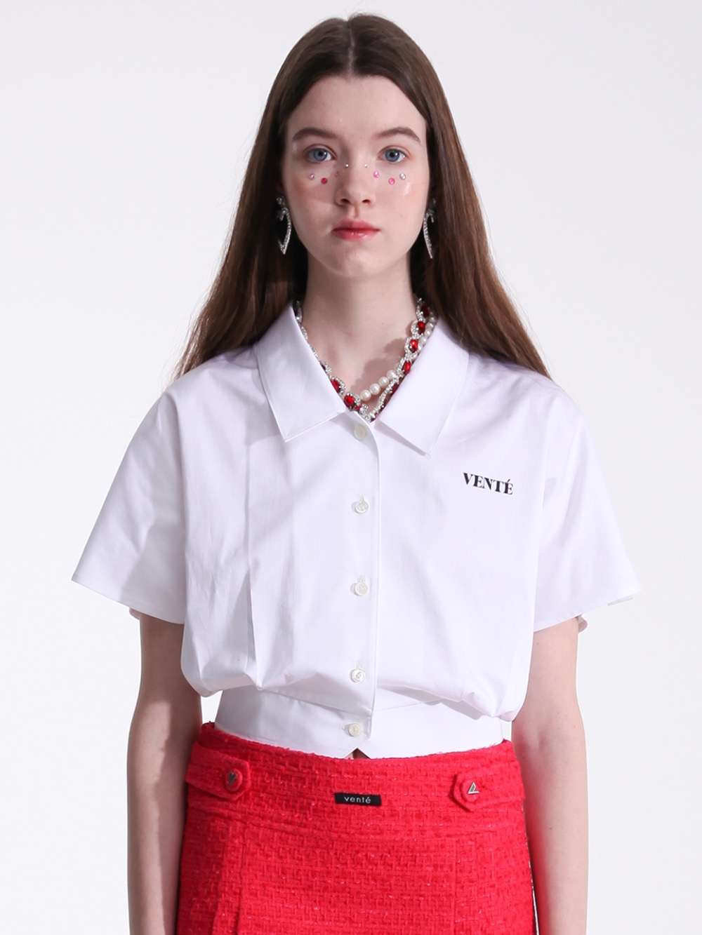 Raglan short sleeves shirt with elastic back band in white