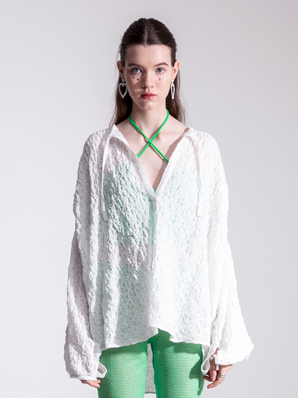 [SAMPLE SALE]Wrinkled white balloon sleeves tunic top -80%