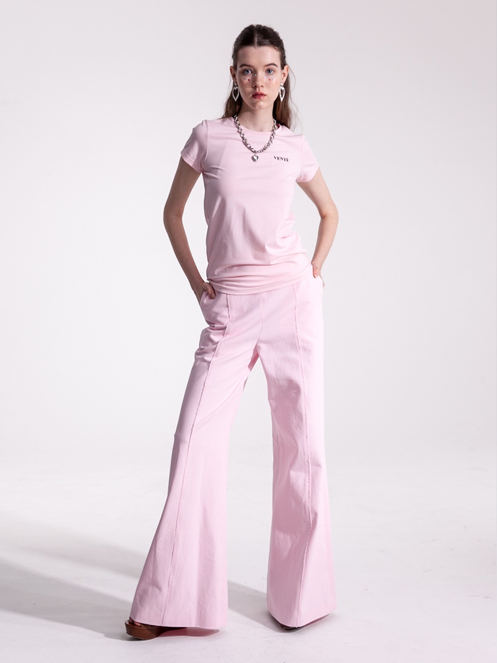 [SAMPLE SALE] Pink denim raw-edge pintuck wide pants -70%