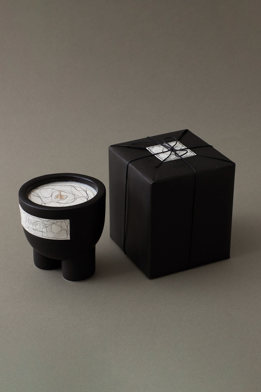EMPTY x RBOW Empty Scented Objet Candle 230g