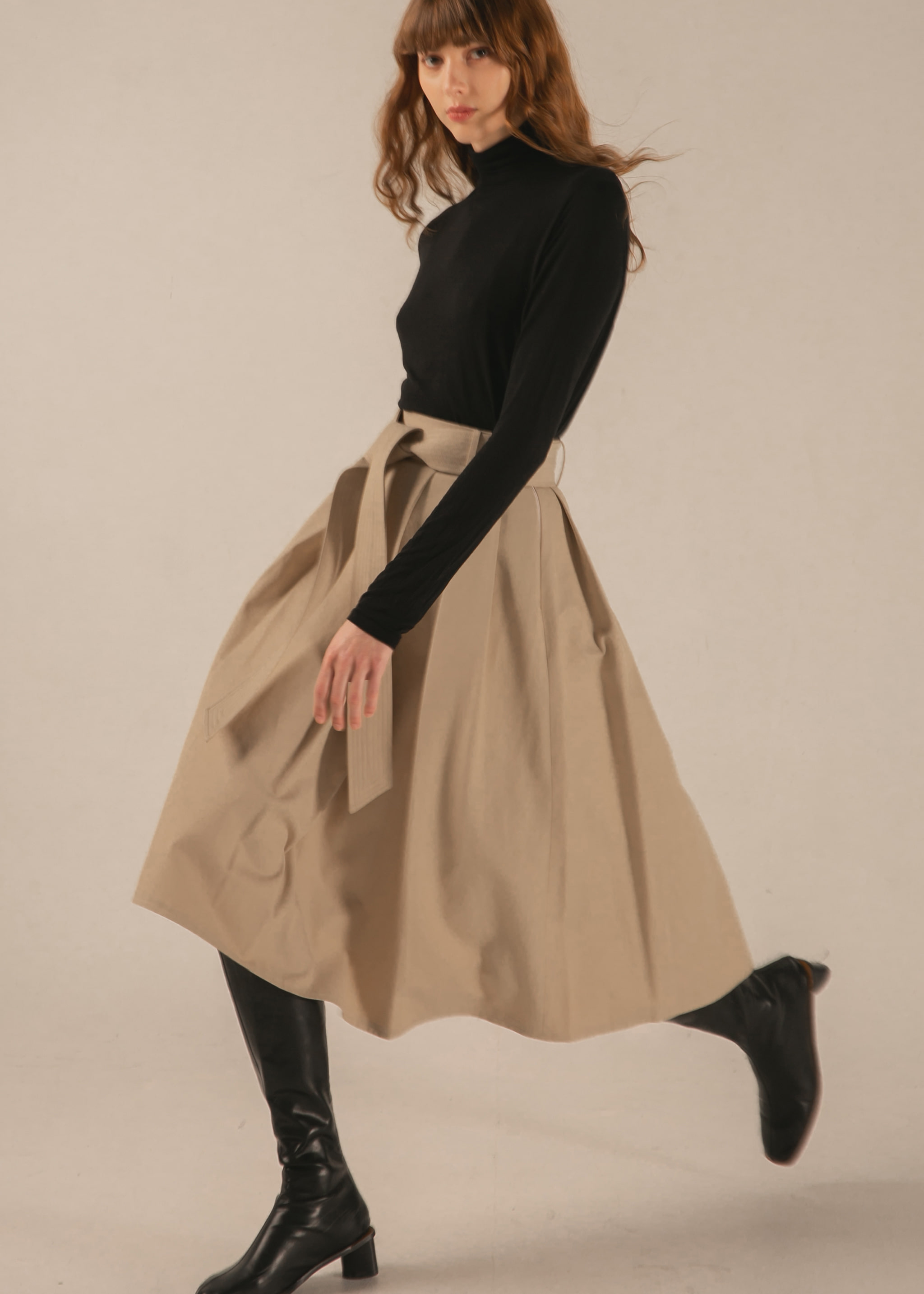 PLEATED TRENCH SKIRT (BEIGE)