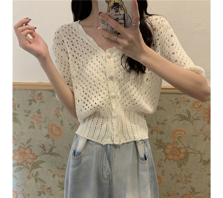 blouse model image-S1L4