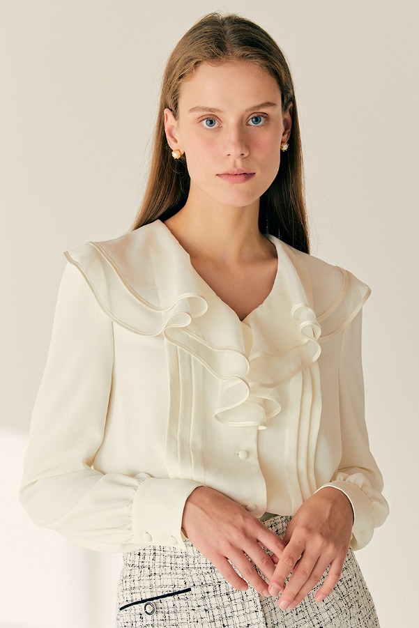 FRIDA V-neck ruffle-detail blouse (Ivory)