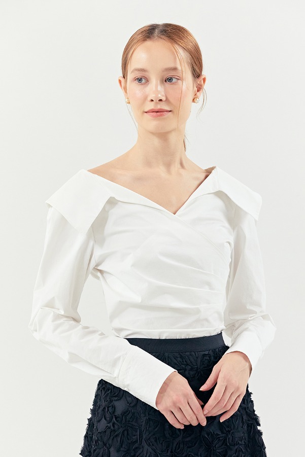 [서현진, 한효주 착용]ELLIE V-neck blouse (Off white)