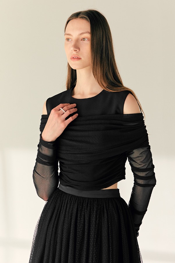 GABRIELLE Off shoulder mesh layered blouse (Black)