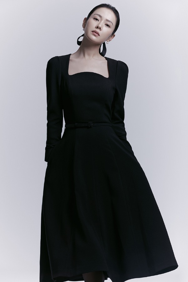 PENELOPE Square neck flared dress (Black)