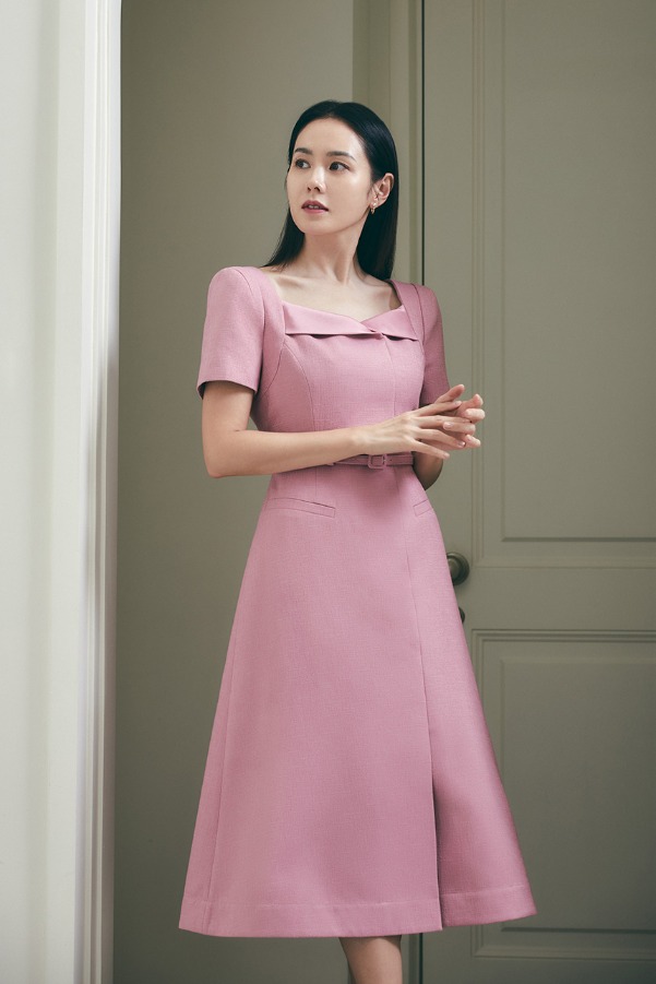 SERENA Satin collar A-line dress (Berry pink)