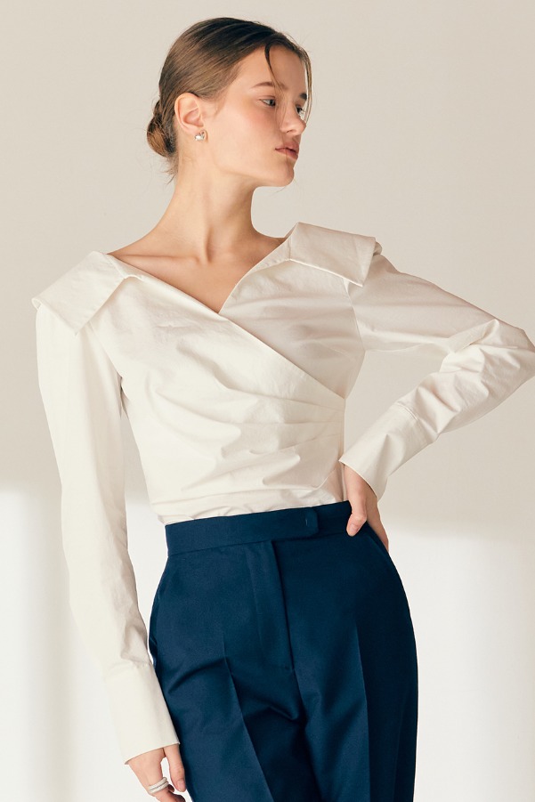 [서현진, 한효주 착용]ELLIE V-neck blouse (Off white)