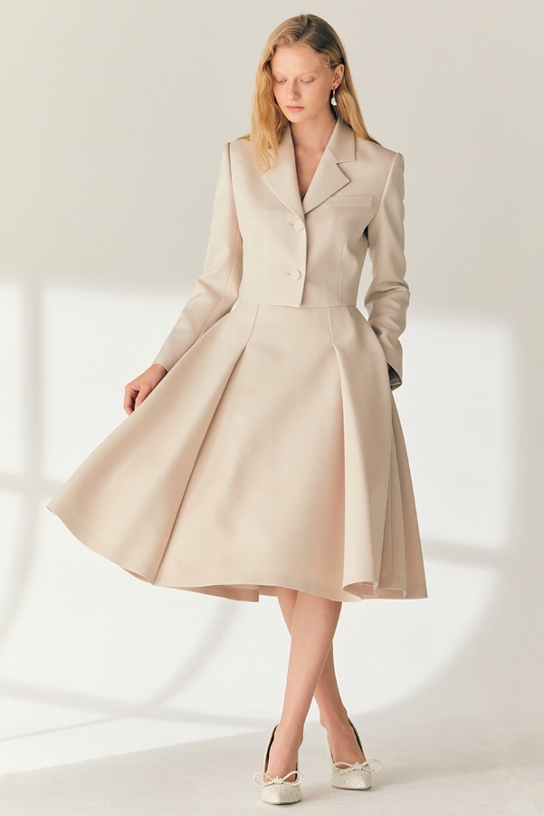 [아이유, 조보아 착용][SET]ARIANA Notched collar tailored cropped jacket + MARISSA Tuck detailed midi skirt (Light beige)