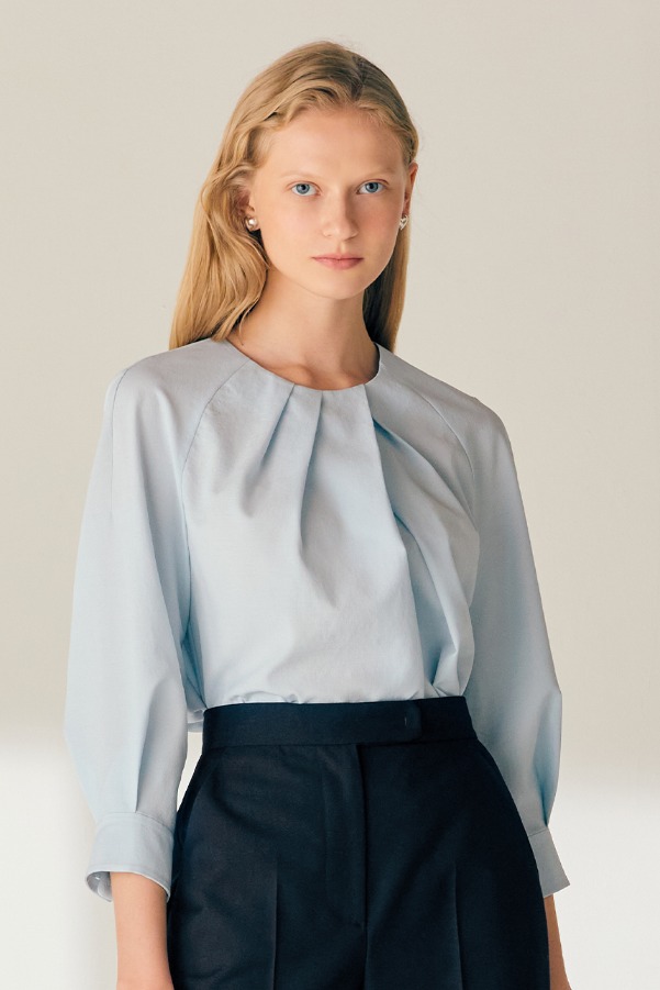 [원진아 착용]ISABELLA Tuck detail three-quarter sleeve blouse (Light minty blue)