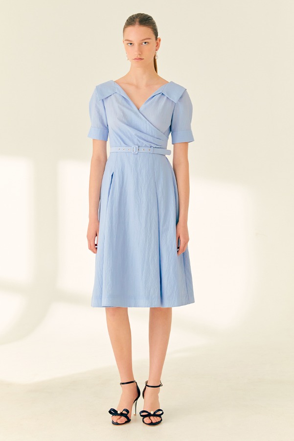 [소이현 착용]ELLIE V-neck short sleeve shirred shirt dress (Light Blue)