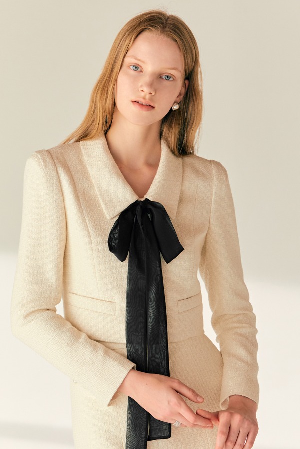 [손예진 착용]CIARA Classic collar detail tweed cropped jacket (Ivory)