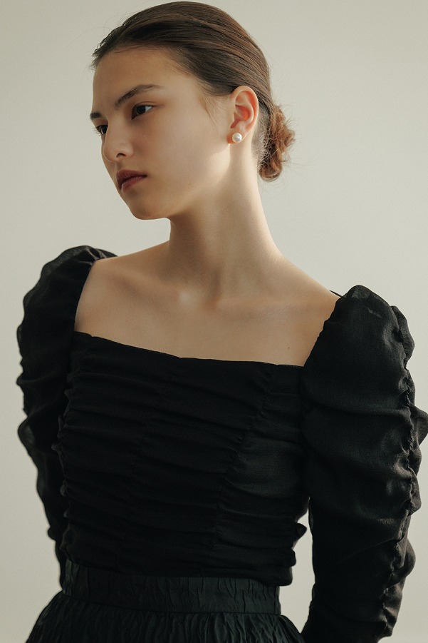 DAKOTA Square neck shirring detailed blouse (Black)