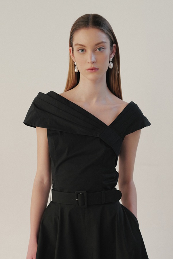 HAYDEN Asymmetry tuck detailed blouse (Black)