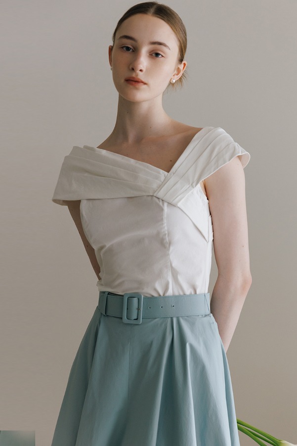 HAYDEN Asymmetry tuck detailed blouse (Off white)