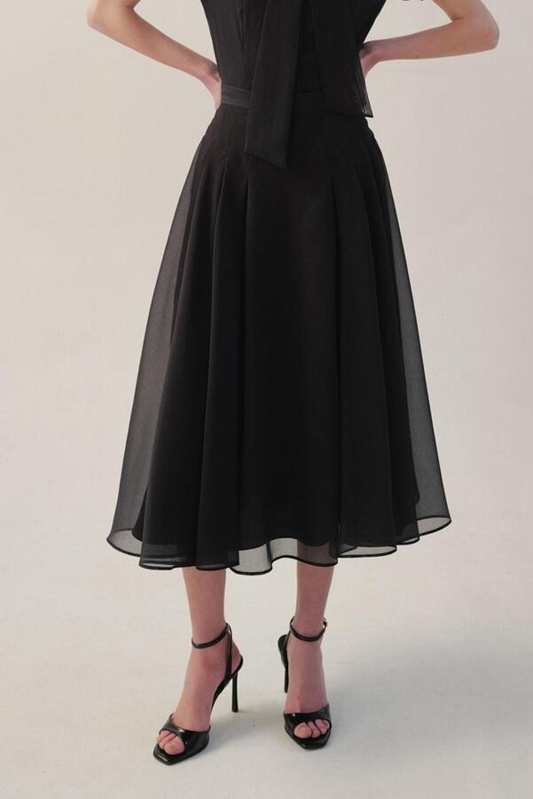 WILLOW Tuck detailed long flared skirt (Black)