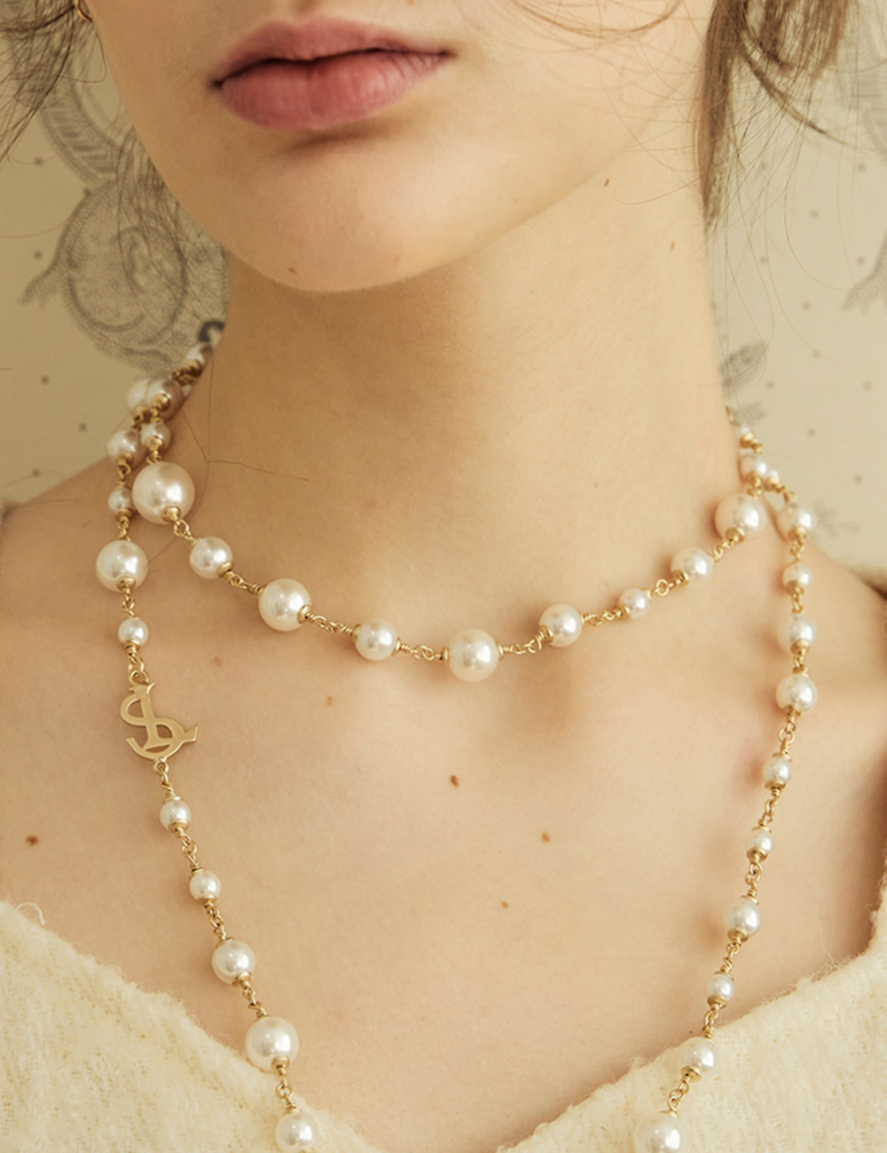 Classic Vintage Pearl Long Necklace 라비쉬에