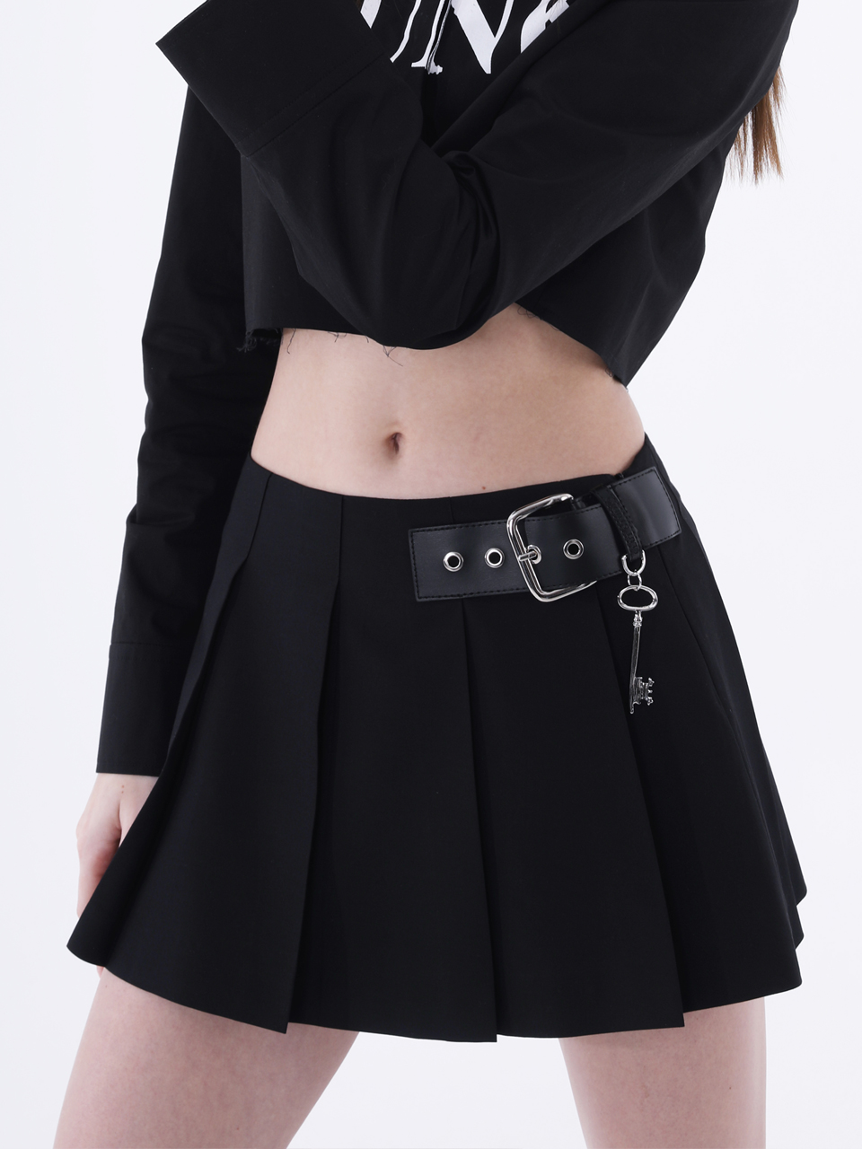 [sold out] 0 2 buckle key pleated skirt - BLACK