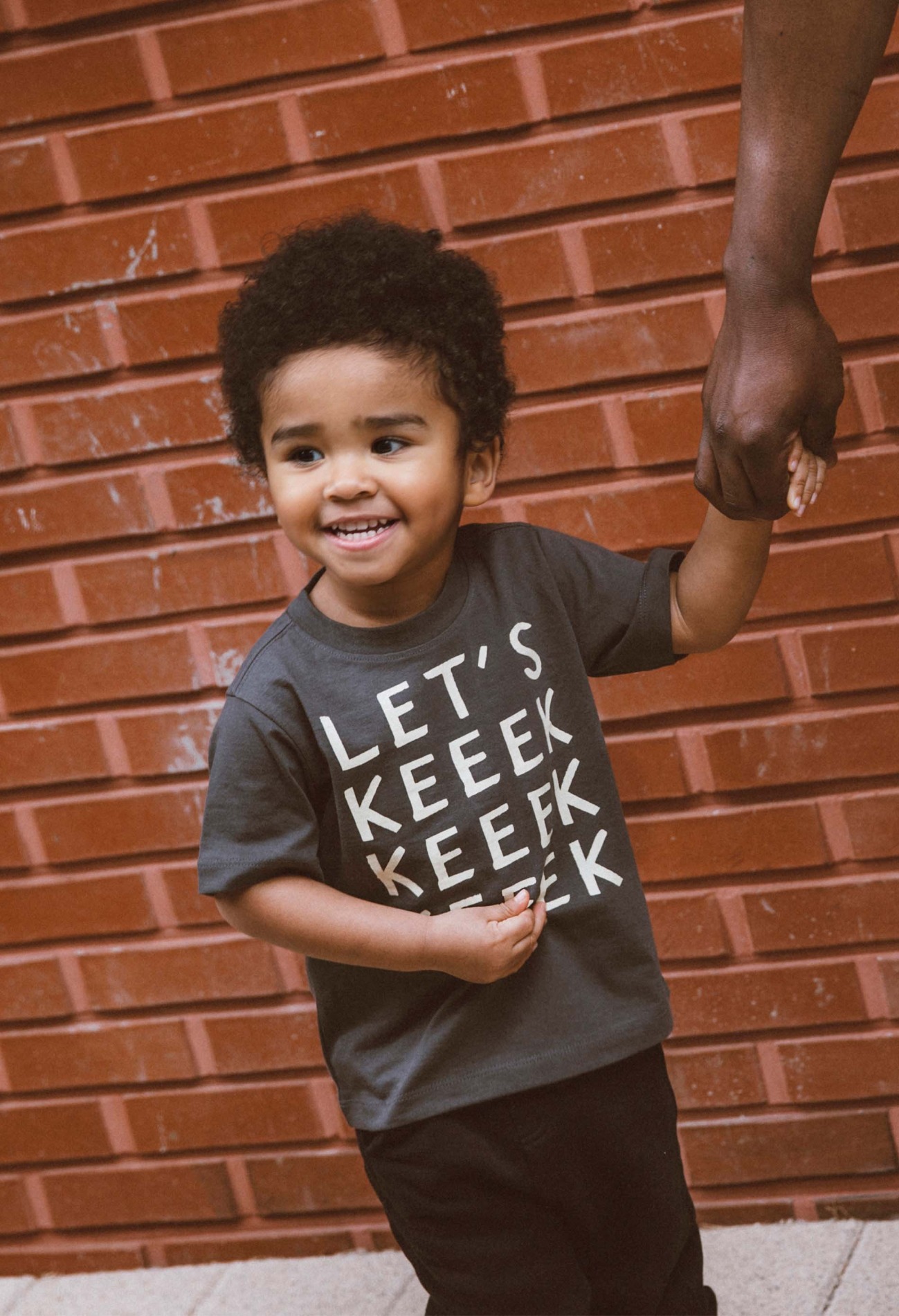 keek [Kids] KEEEK T-shirts - Charcoal 스트릿패션 유니섹스브랜드 커플시밀러룩 남자쇼핑몰 여성의류쇼핑몰 후드티 힙색