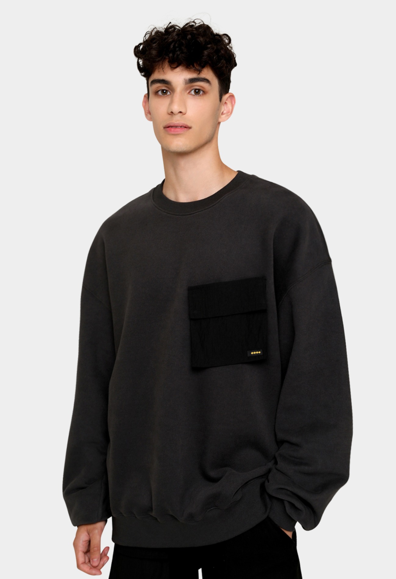 keek [Unisex] Pocket Reversible Sweatshirts - Charcoal 스트릿패션 유니섹스브랜드 커플시밀러룩 남자쇼핑몰 여성의류쇼핑몰 후드티 힙색