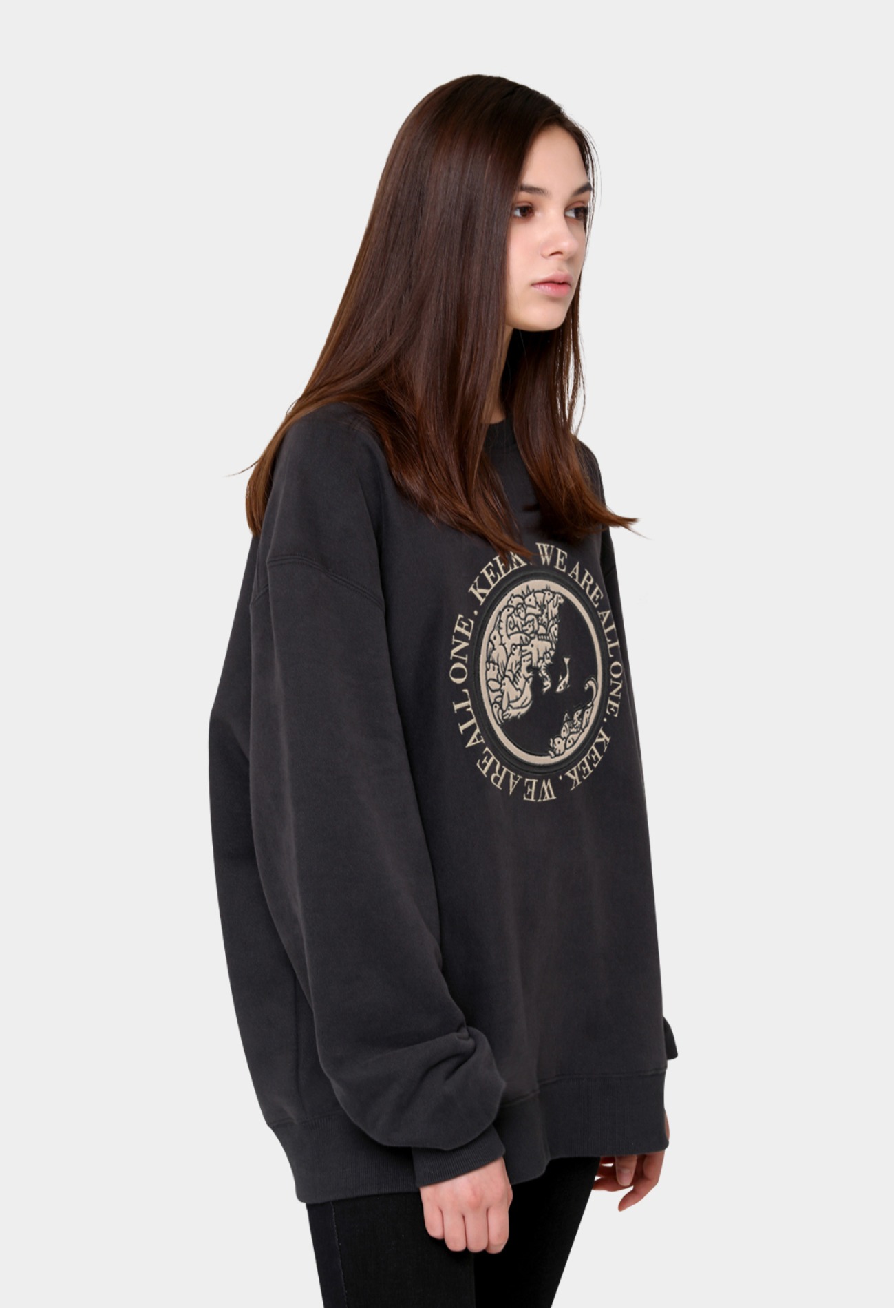 keek [Unisex] Earth Applique Sweatshirts - Charcoal 스트릿패션 유니섹스브랜드 커플시밀러룩 남자쇼핑몰 여성의류쇼핑몰 후드티 힙색