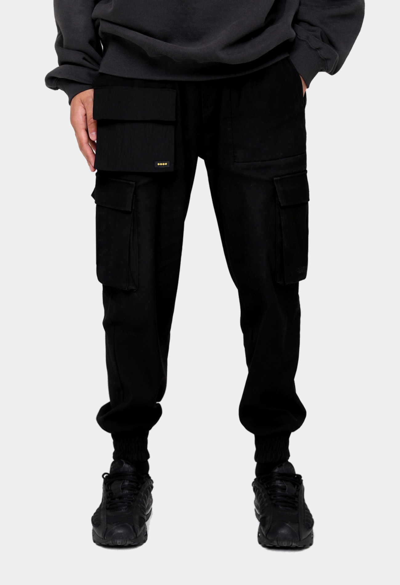 keek [Unisex] Pocket Joger Pants - Black 스트릿패션 유니섹스브랜드 커플시밀러룩 남자쇼핑몰 여성의류쇼핑몰 후드티 힙색