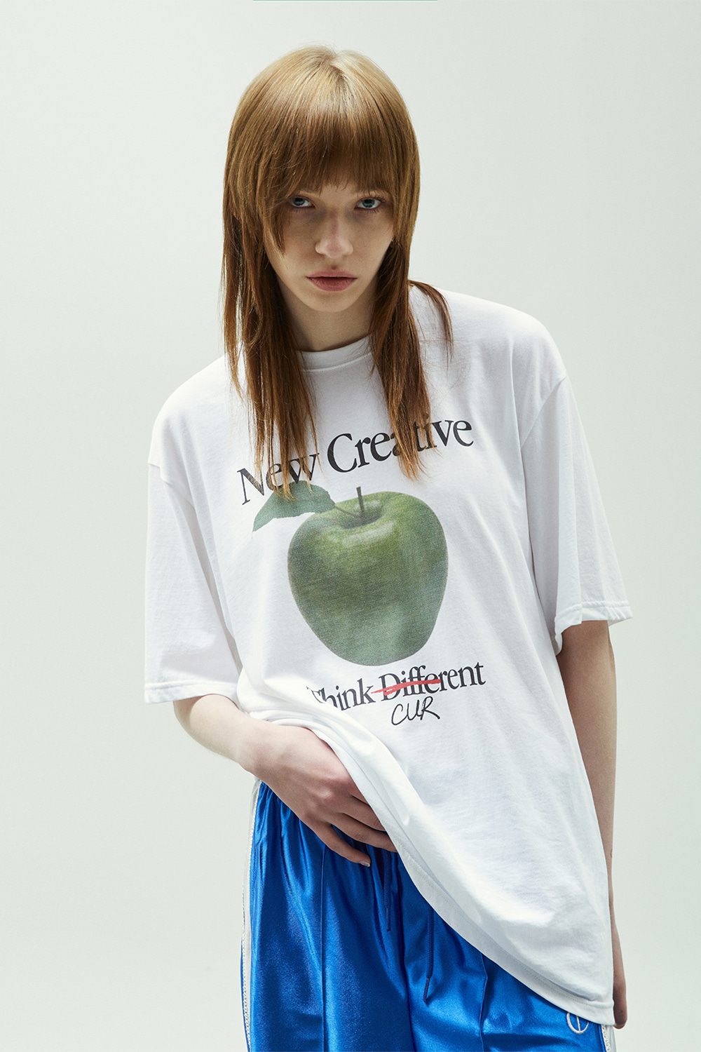 THINK CURRENT APPLE TEE [WHITE]		