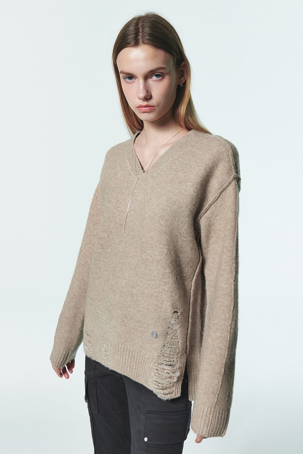 DAMAGE V NECK KNIT TOP [OATMEAL]