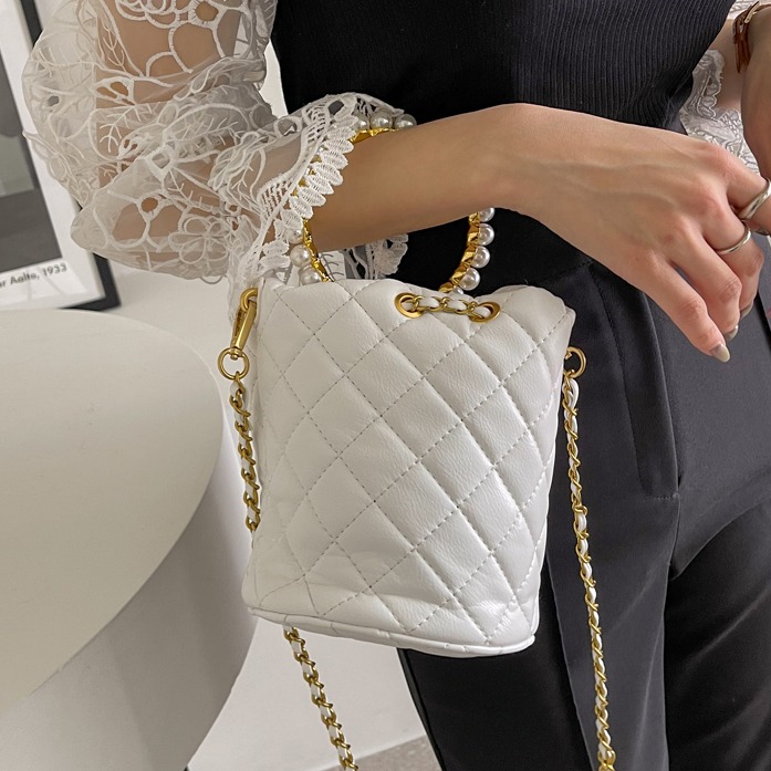 DABAGIRL装饰珍珠绗缝休闲包