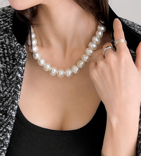Dabagirl Chunky Faux Pearl Necklace