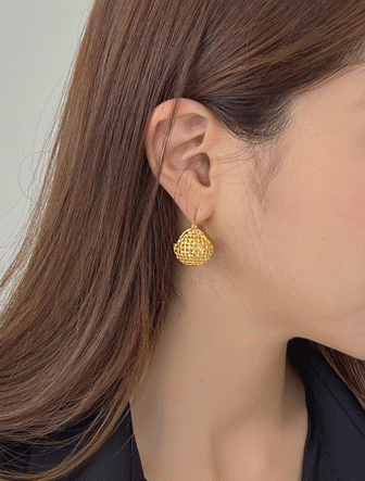 Dabagirl 73760 Gold Tone Drop Earrings