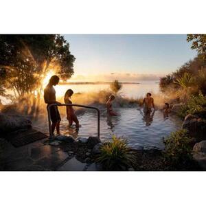 Lake Rotorua, New Zealand Lake Deluxe Lake Spa Geothermal Hot Springs Bath [GG_t229372]