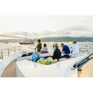 Turkey Istanbul: Bosphorus Sunset Cruise on a Luxury Yacht [GG_t188385]