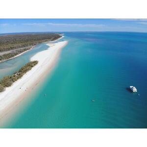 Australia Hervey Bay Fraser Island Beach &amp; BBQ Cruise [TI_p993053]