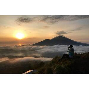 印度尼西亚巴厘岛巴图尔山日出徒步旅行和在山顶享受的早餐 [TI_p1040376]