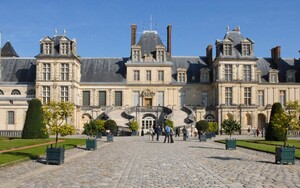 프랑스 파리에서 출발하는 교통편과 오디오 가이드가 포함된 퐁텐블로와 보 르 비콩트 당일 여행