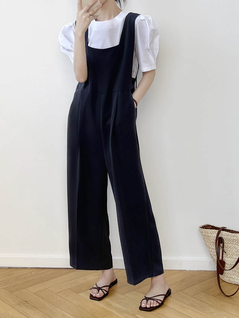 suspenders skirt/pants model image-S1L11