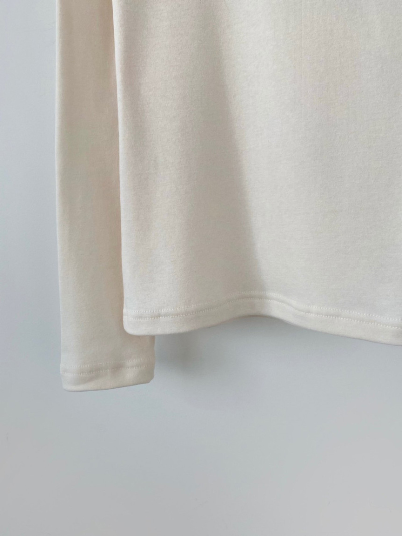 long sleeved tee detail image-S1L32