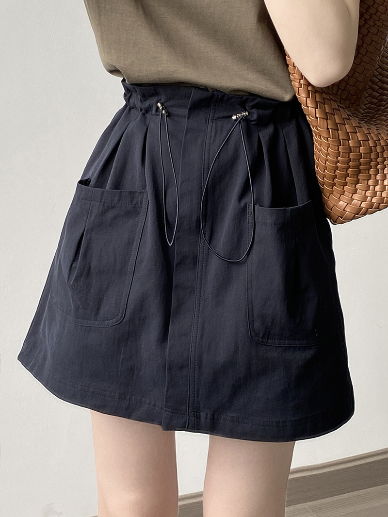 mini skirt detail image-S1L3