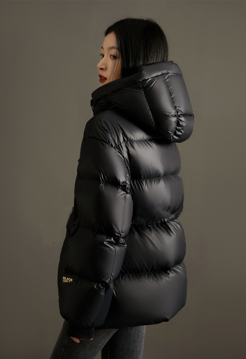 Down jacket model image-S1L4