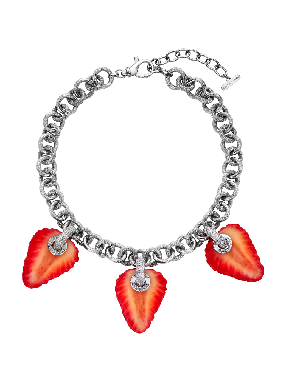 STRONG STRAWBERRY NECKLACE